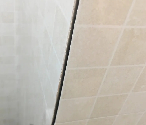 包河瓷砖空鼓维修公司分享阳台瓷砖脱落的修复过程可以分为以下几个步骤
