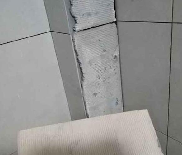包河瓷砖空鼓维修公司分享下厨房瓷砖脱落的补救措施。